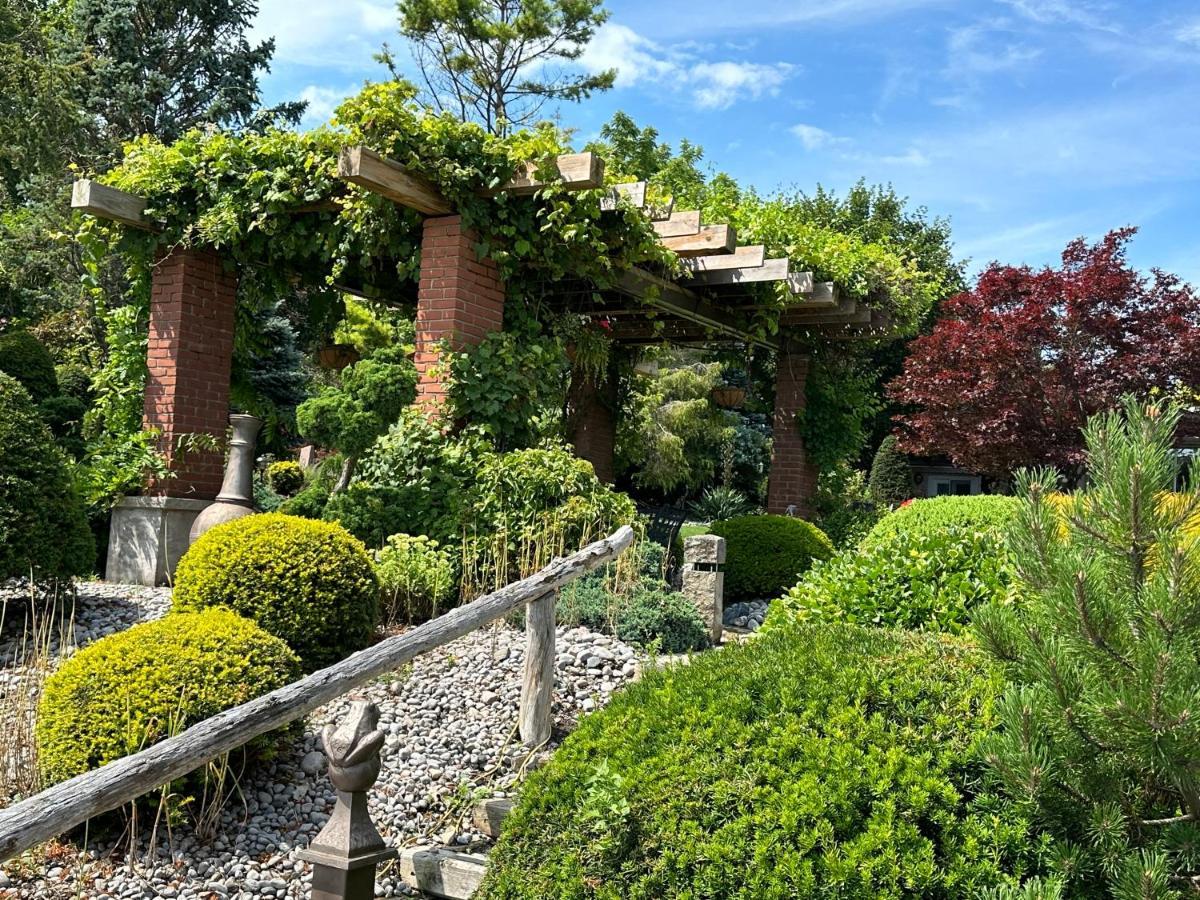 The Wind In The Willows - Luxury Lakefront Oasis Bed & Breakfast โคเบิร์ก ภายนอก รูปภาพ